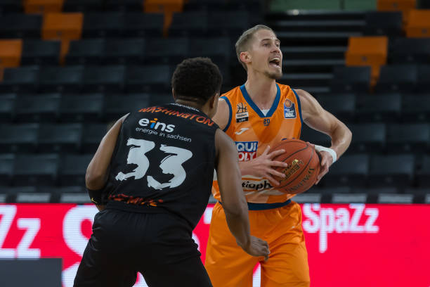 激烈的角逐 激烈的角逐